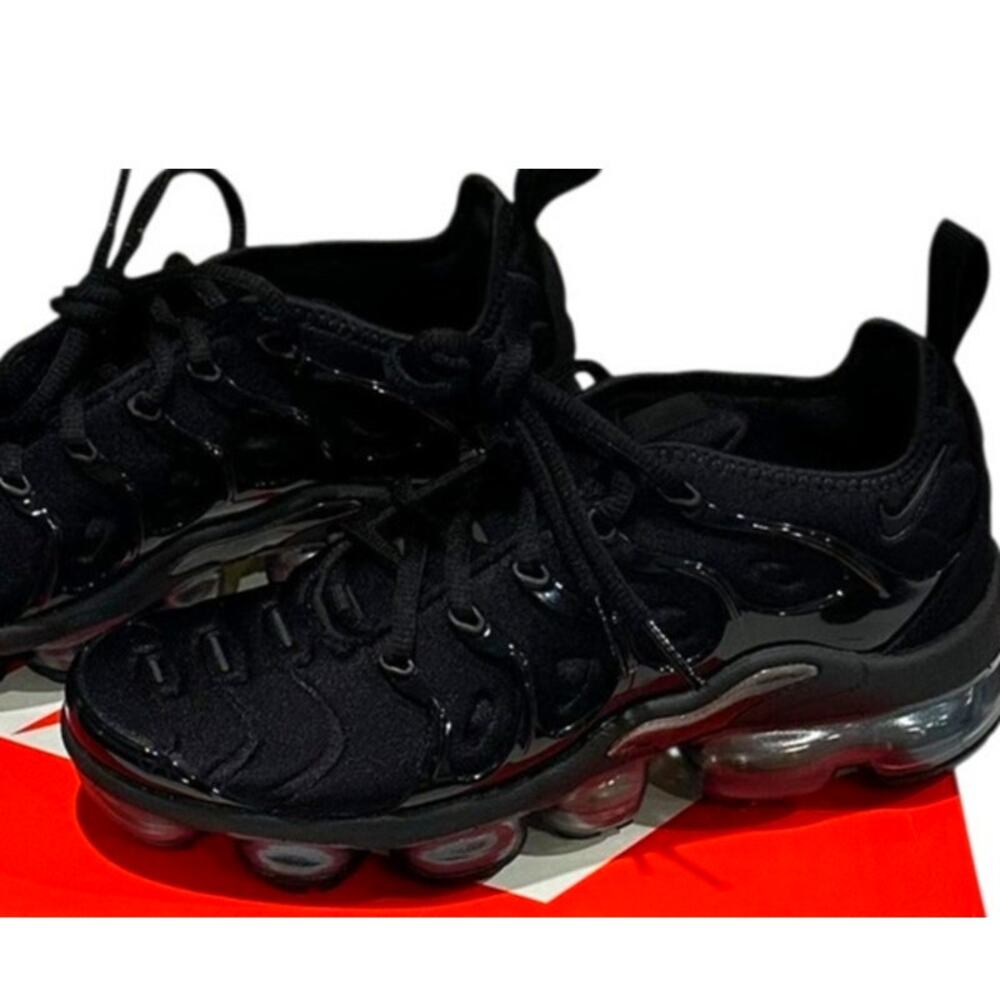 Nike Air Vapormax Plus Black Women's Size 6.5 NEW in Box